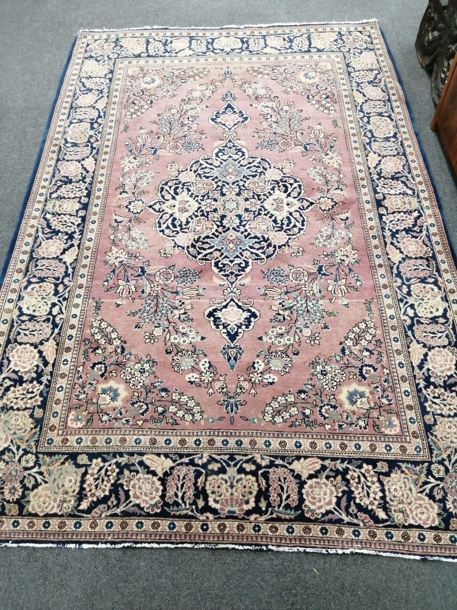 A Kashan mauve ground rug, 202 x 133cm